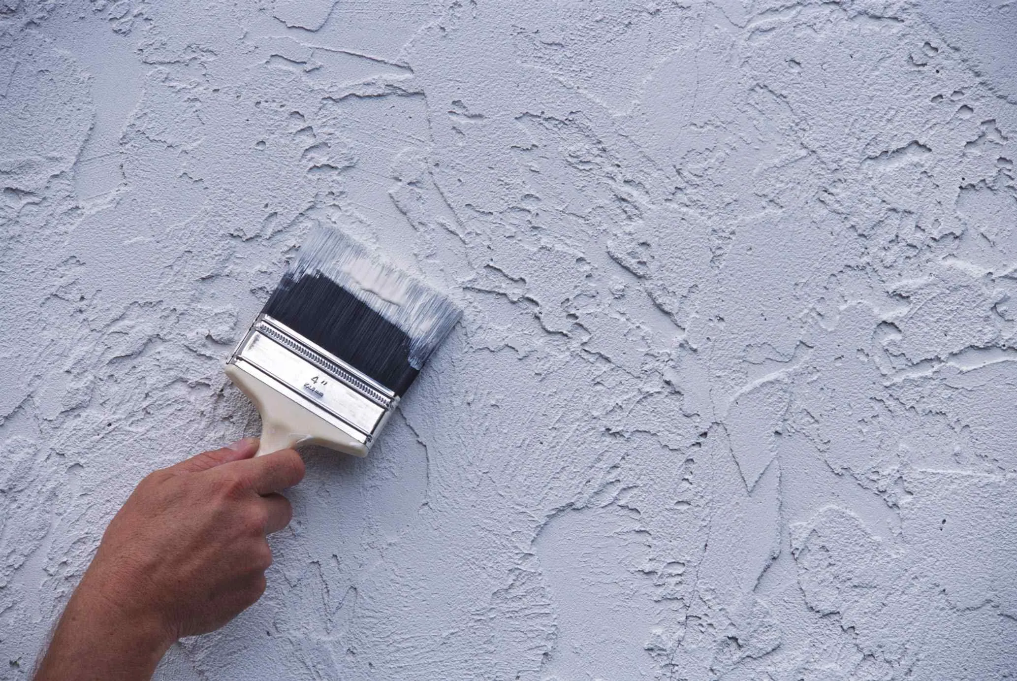 Покраска стен своими руками – полезные советы для начинающих